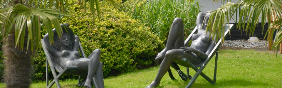 Garden statues in Giethoorn